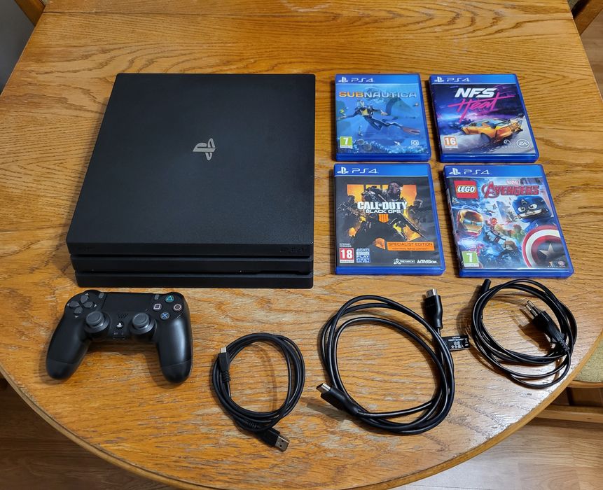 PLAYSTATION 4 PRO 1 TB SSD + 1 controler + 4 jocuri