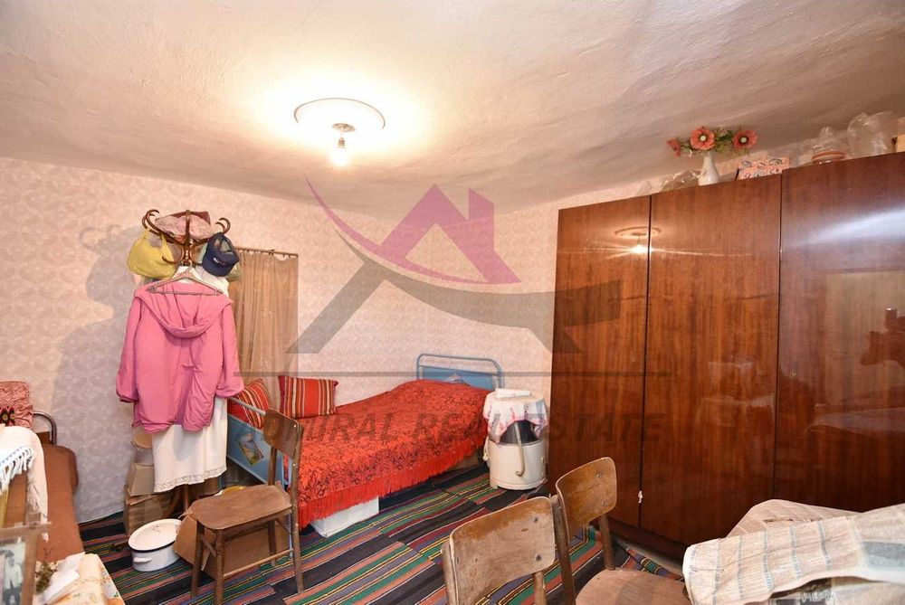 Къща с двор -село Голица