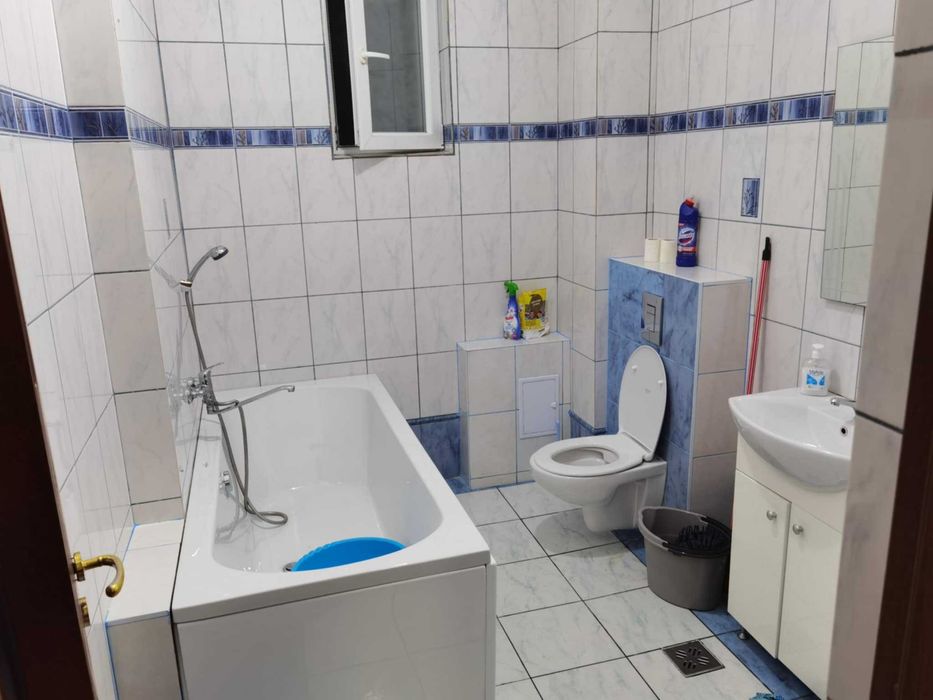 Apartament de inchiriat cu o camera cu centrala proprie pe gaz