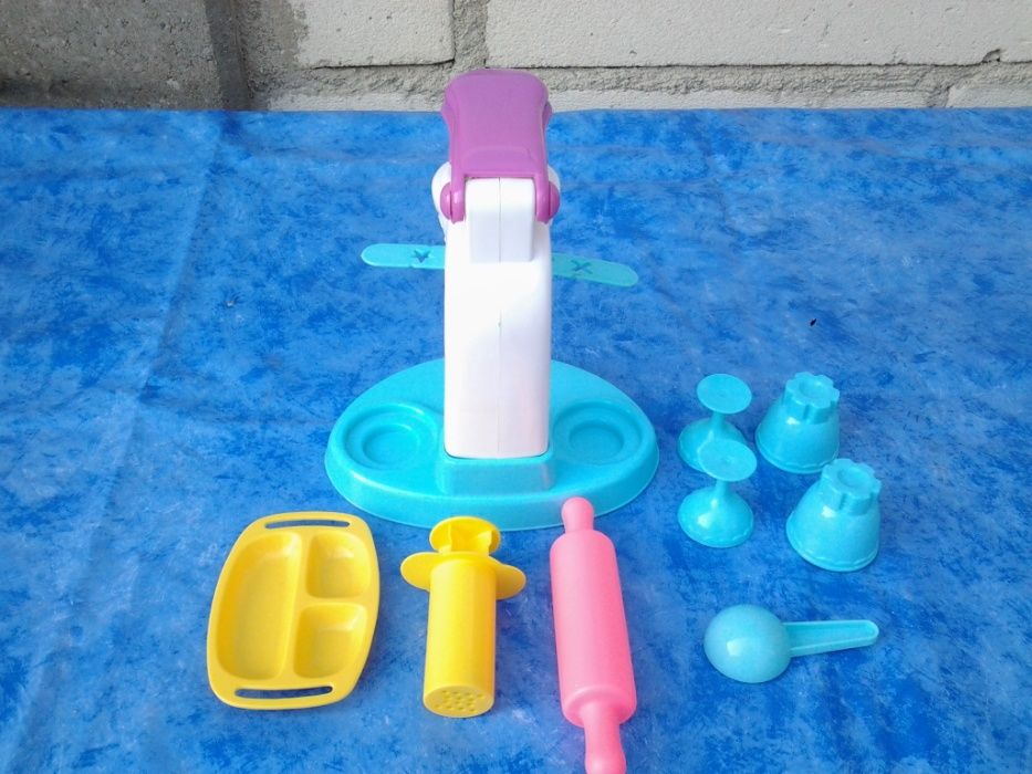 Set Play-Doh - Fabrica de inghetata jucarie copii