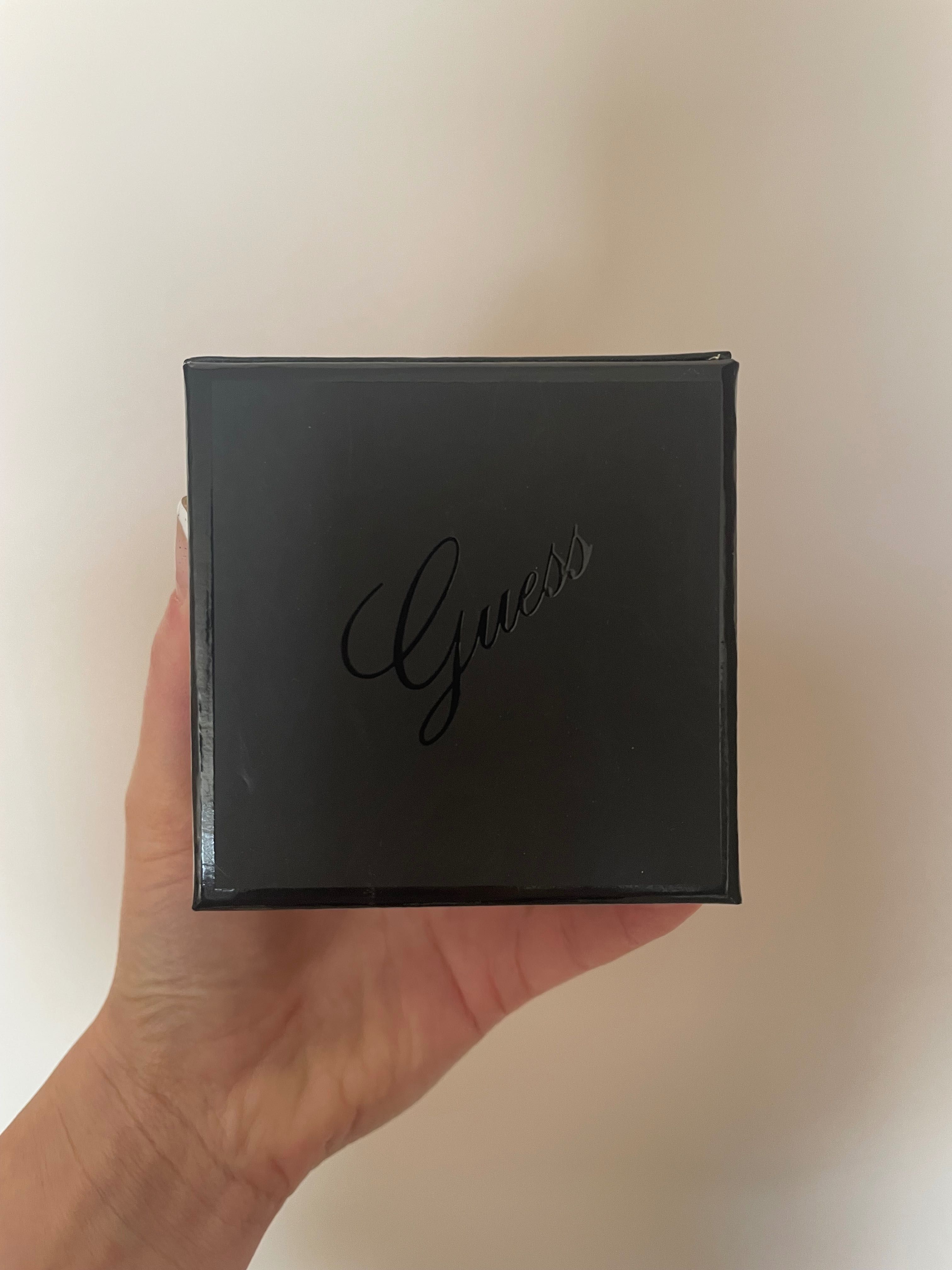Дамска гривна Guess