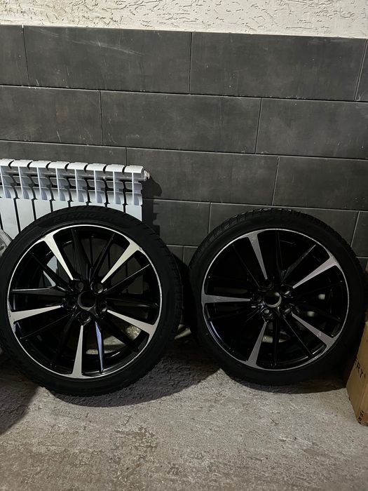 Продам резину  с дисками от Камри r19