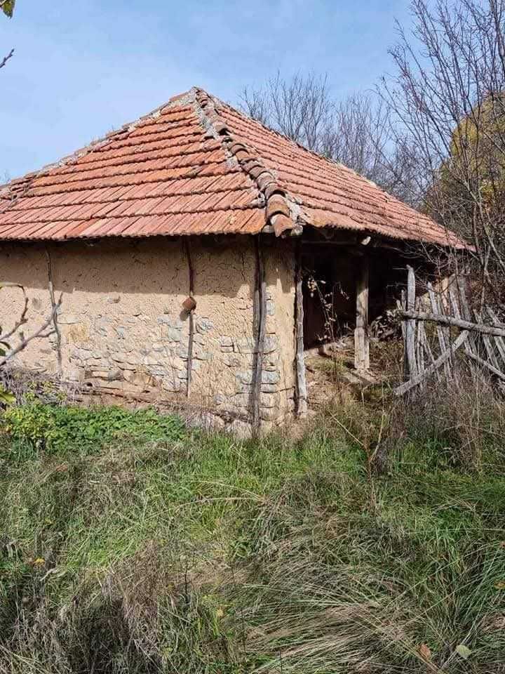 Продава къща в с. Раненци.