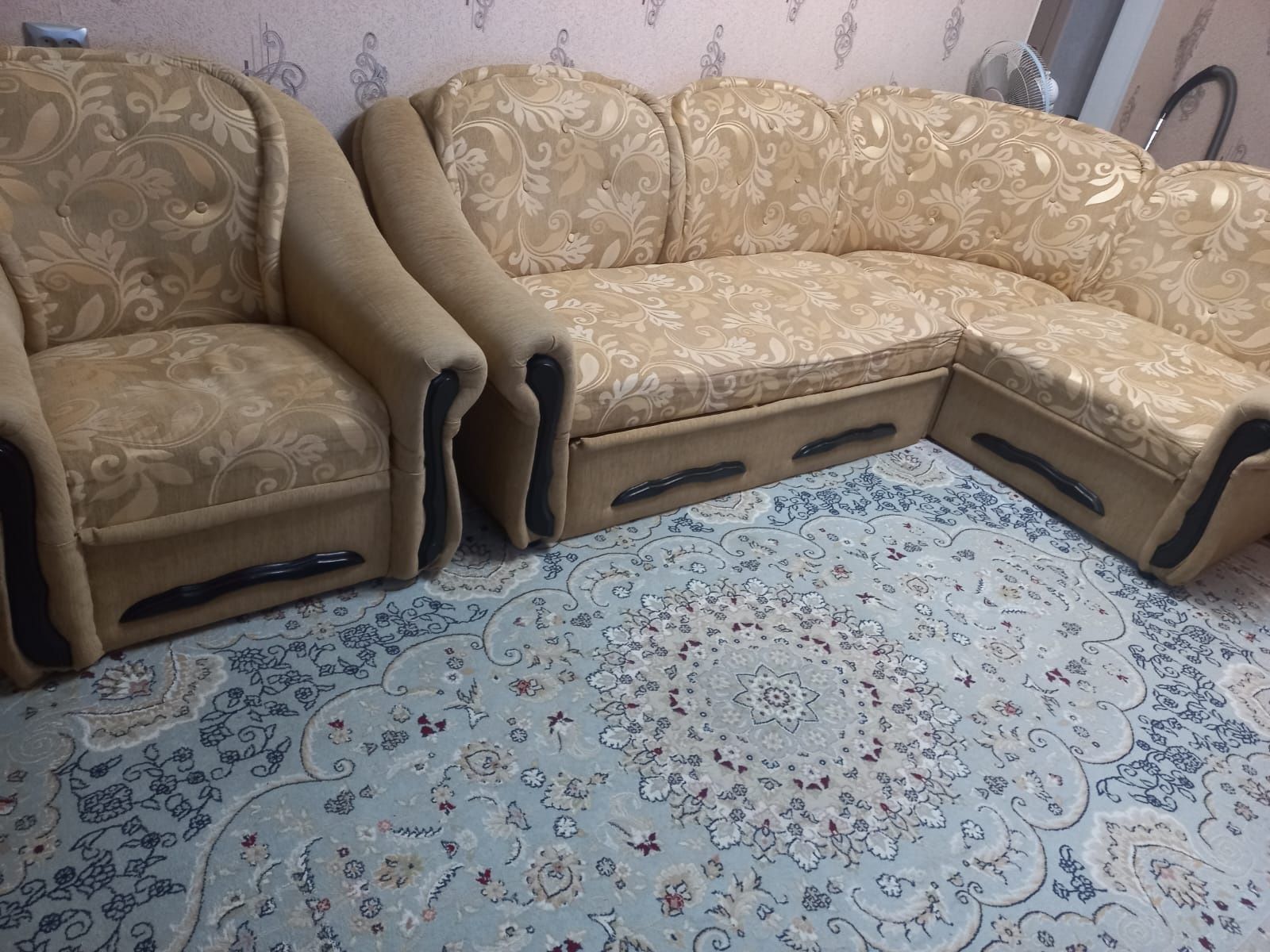 Продам диван в гостиную