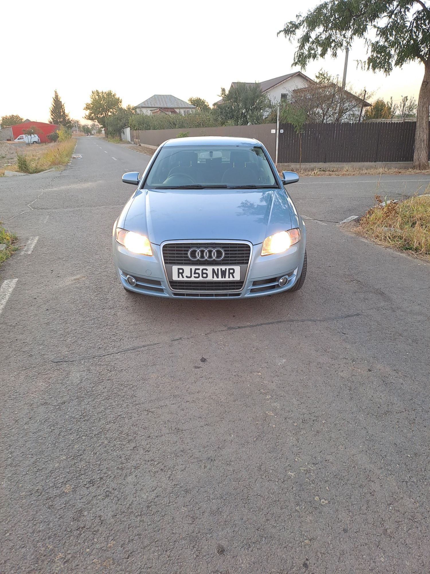 Dezmembrez Audi A4 B7 1.9 TDI BRB 116 CP