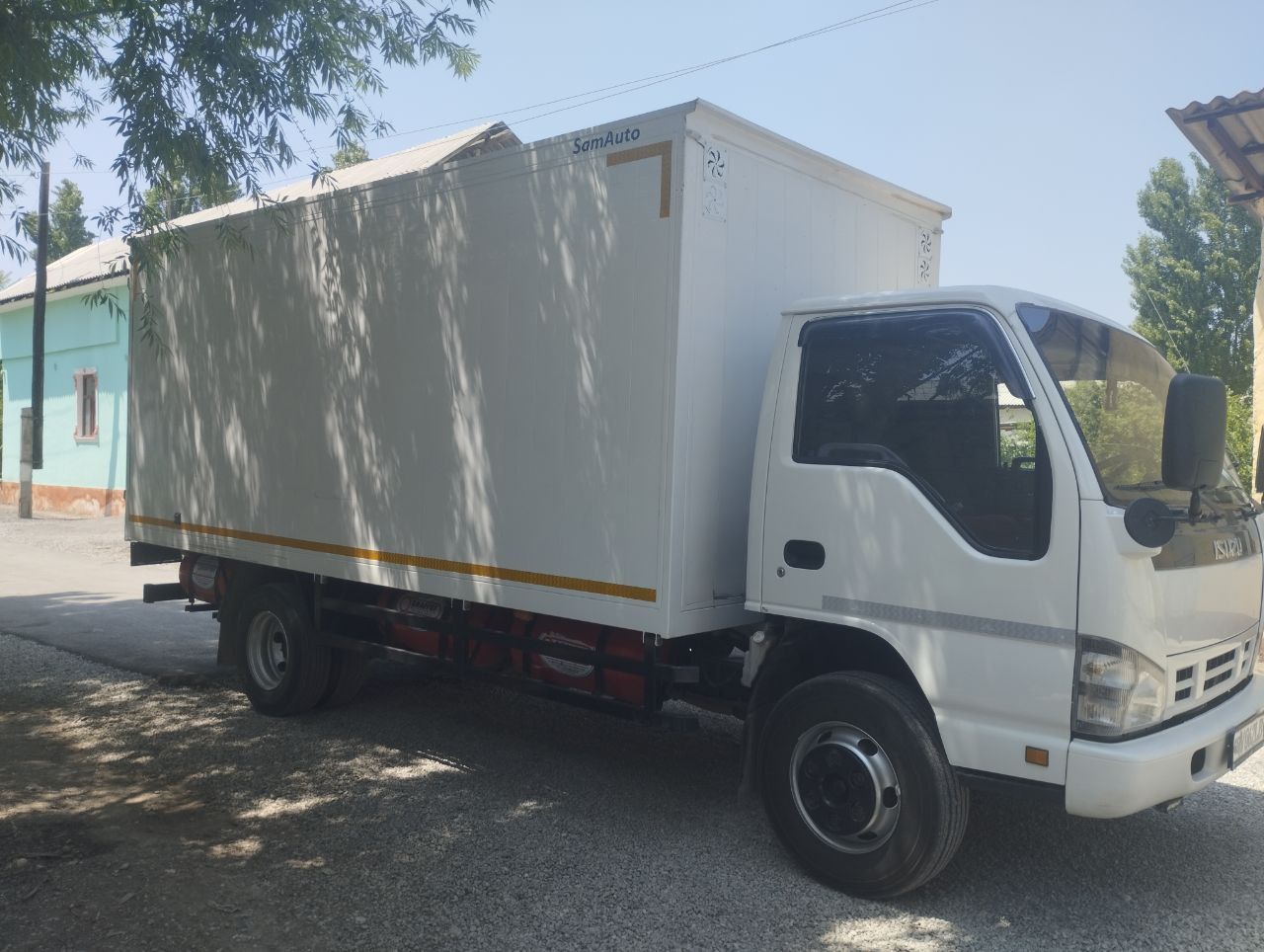 Isuzu sotiladi yili 2014
