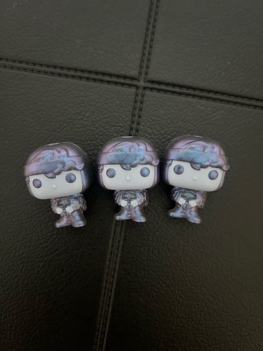 Фигурки  киндер  очень странные дела