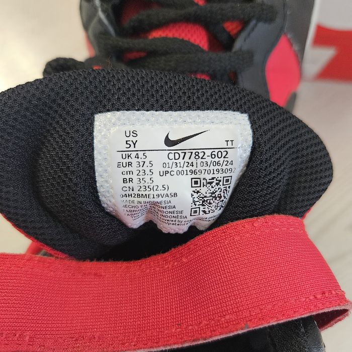 Nike маратонки номер 37,5