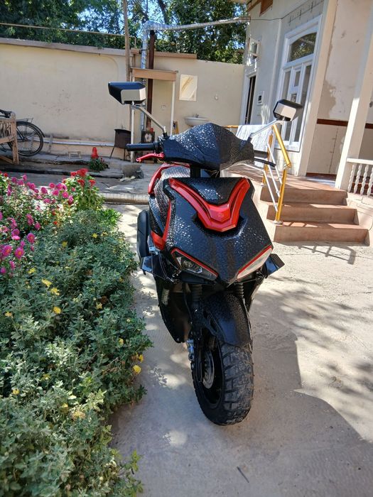 Skuter italiya r2 sotiladi
