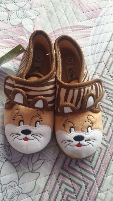 Детски пантофи .