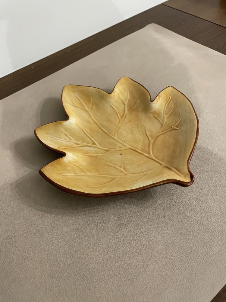 Керамична чинийка есенно листо - декорация за дома/офиса