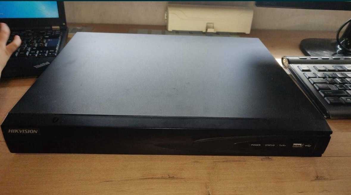 Видеорегистратор Hikvision DS-7608NI-E2/8P