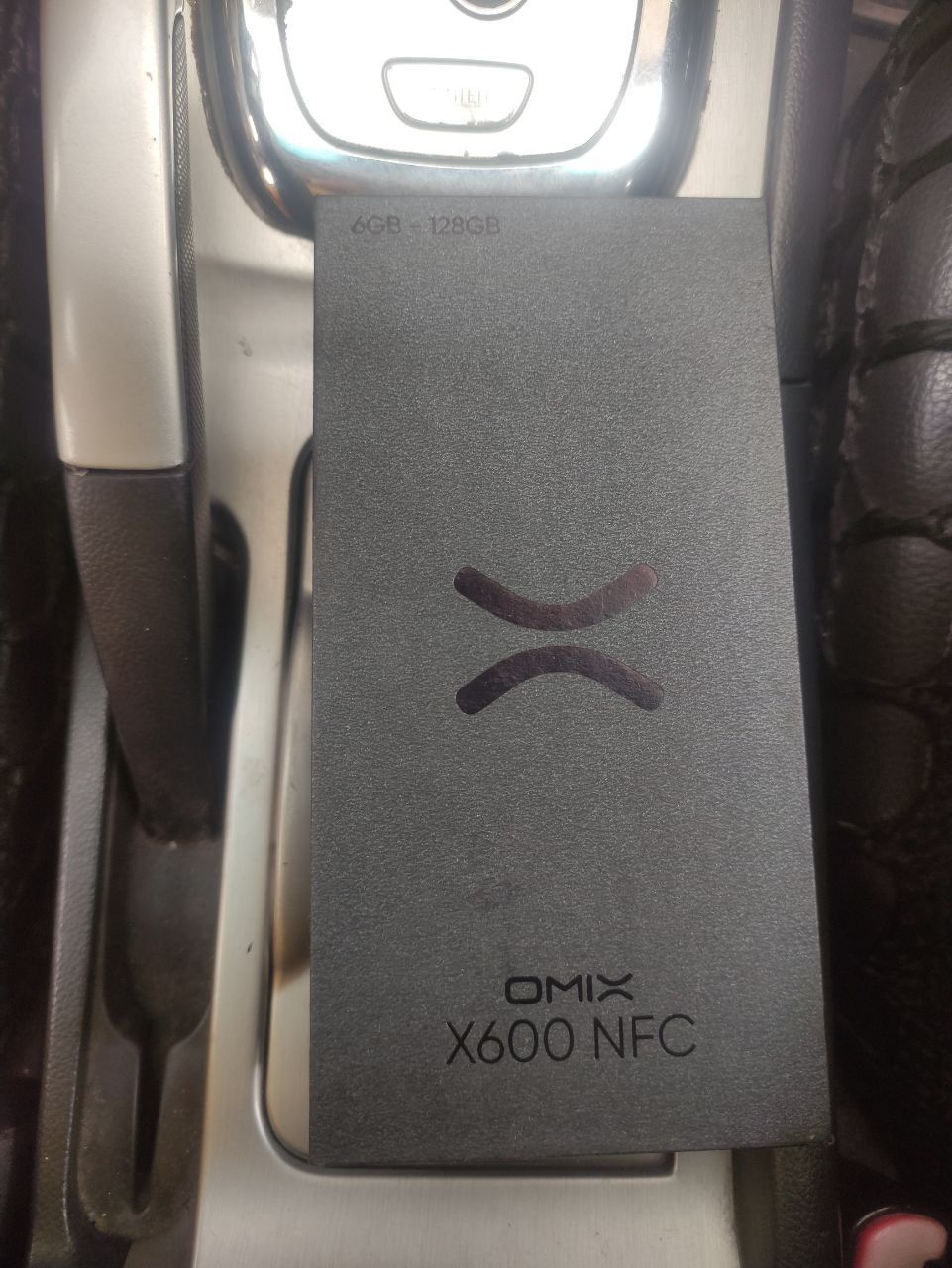 Телефон Omix X600 NFC в хорошем состоянии