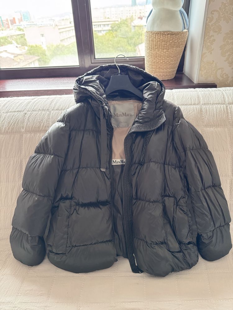 Пуховик MaxMara шоколадного цвета р-р46