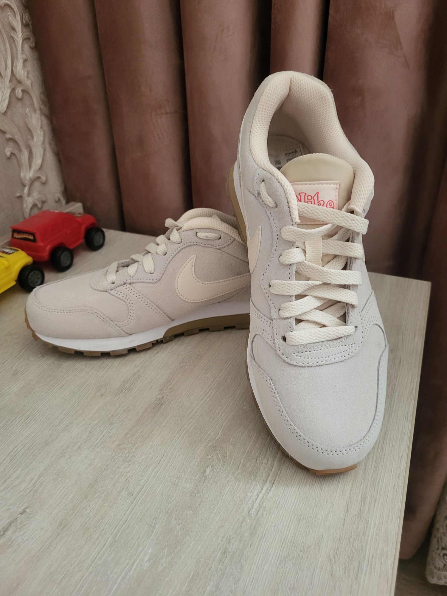 Новые Кросовки фирмы Nike оригинал светло бежевые