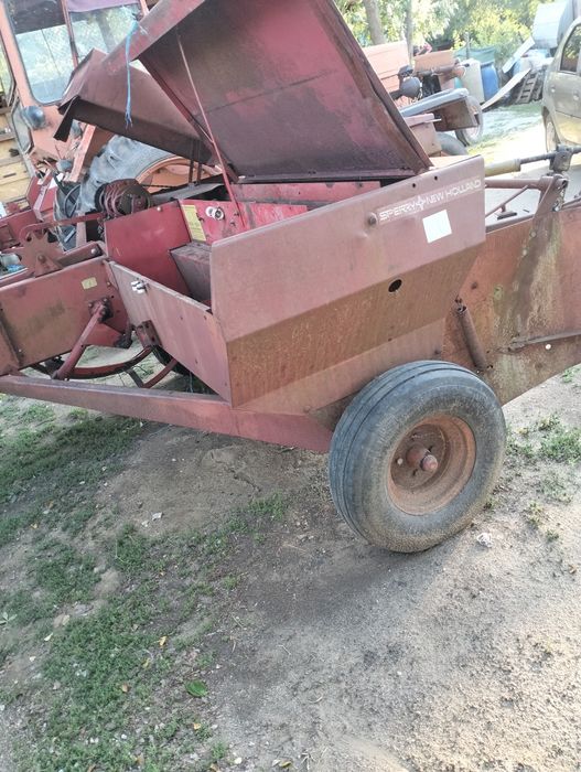 Presă new Holland disponibilă