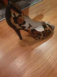 Vand pantofi animal print