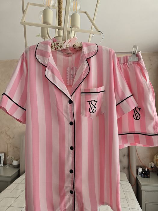 Pijama VS cutie/etichetă