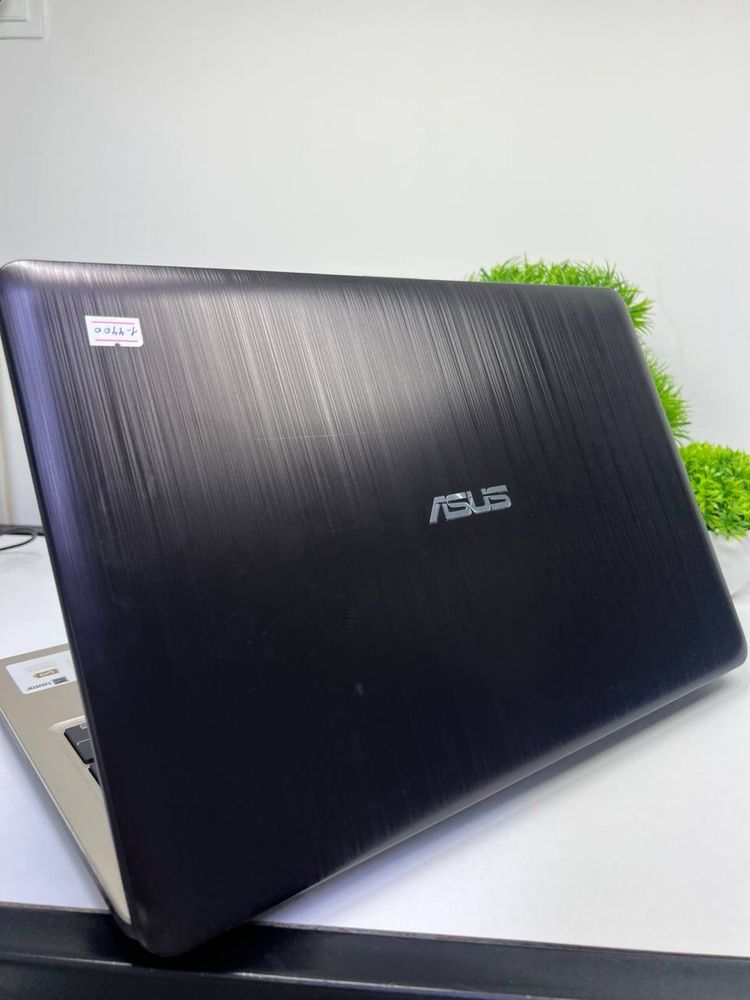 Asus core i3-7 Geforce MX