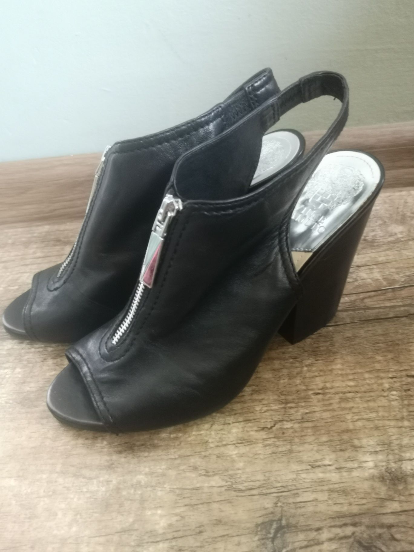 Vince Camuto, нови сандали естествена кожа, номер 39