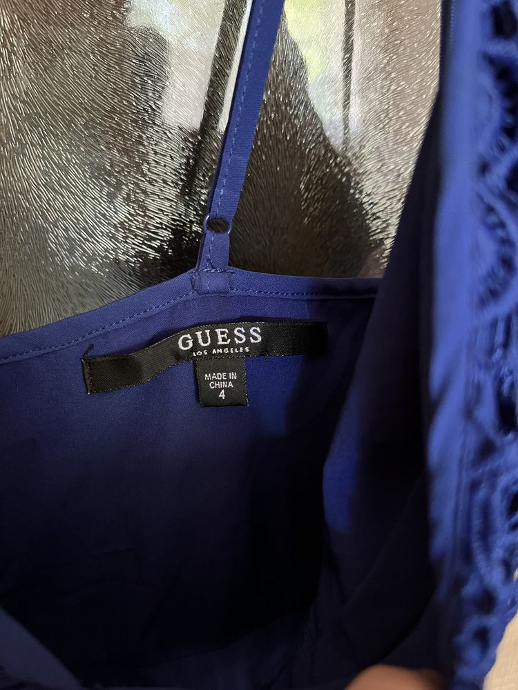 Рокля с дантела Guess