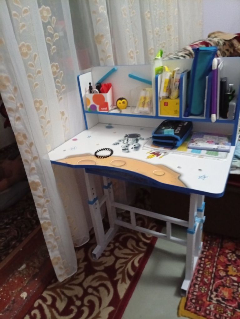 Школьная детская парта