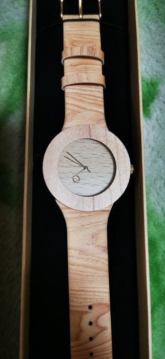 Ceas de damă din lemn