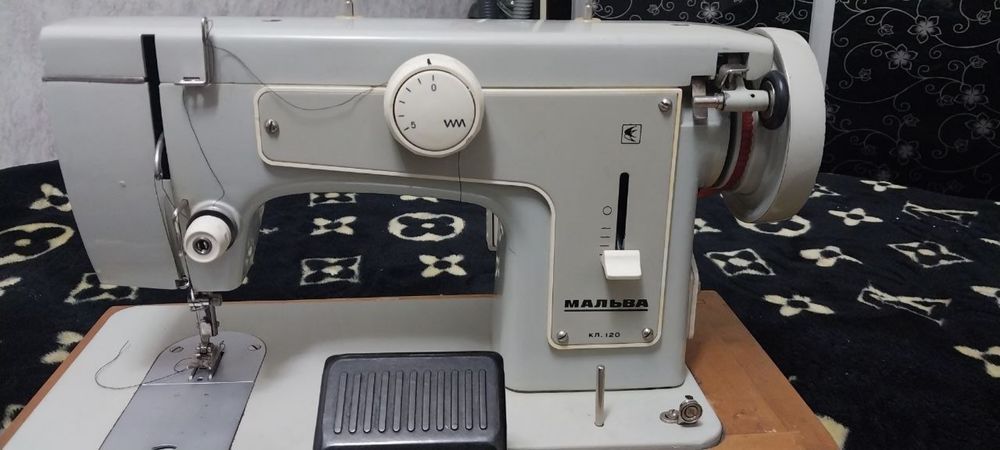 Машинка для швеи