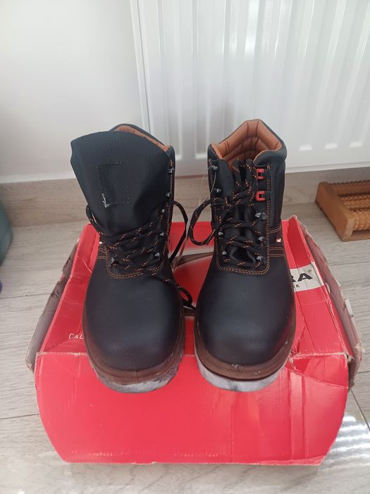 Pantofi de lucru Cofra mărimea 42!
