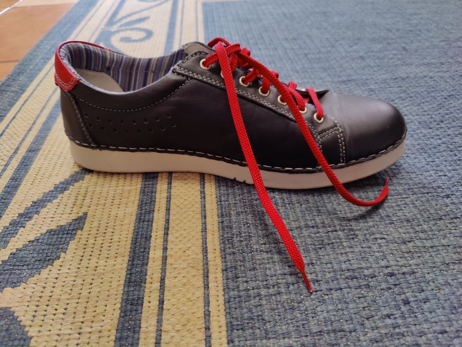 Vand pantofi din piele