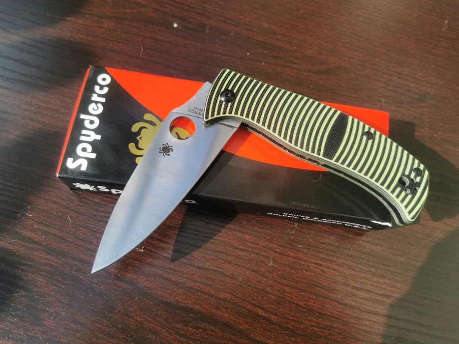 Cuțit pliabil Spyderco Caribbean, Lamă Antirugină, G10 negru și galben