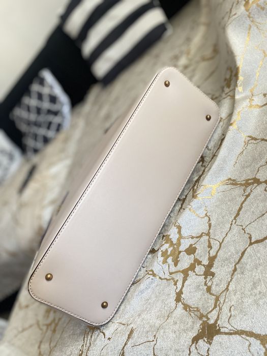 Geanta Guess de umar