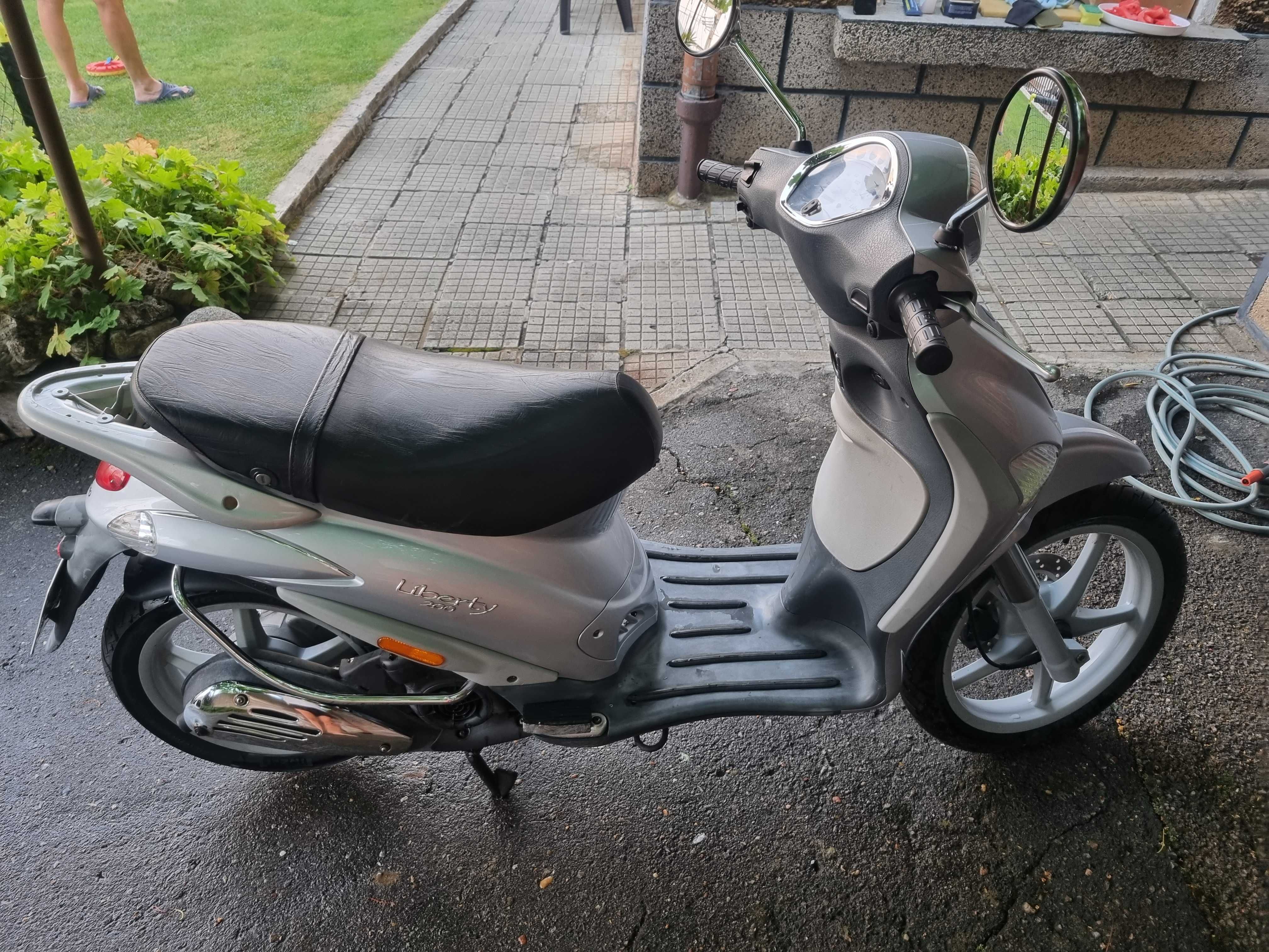 Скутер Piaggio Liberty 200 в много добро състояние