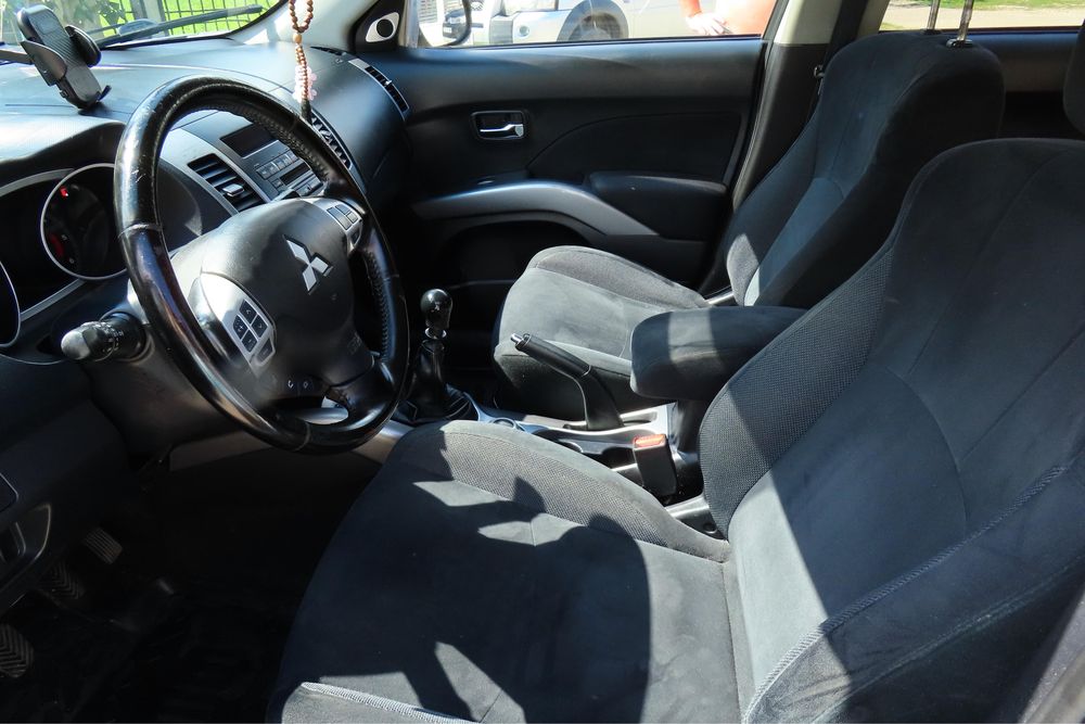 Mitsubishi Outlander 2