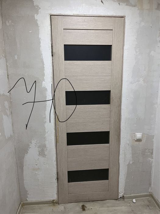 Продам двери и линолеум б/у