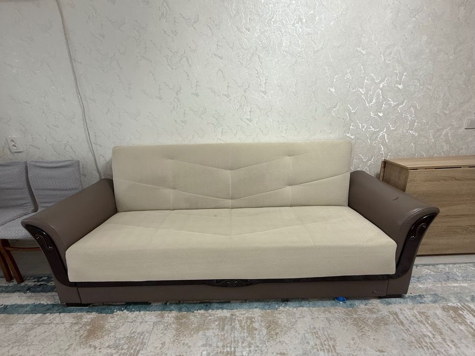 Продам диван в зал