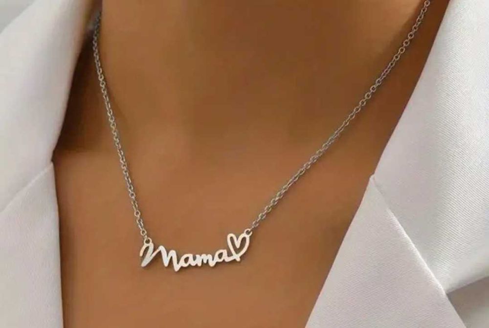 Колие с надпис Мама