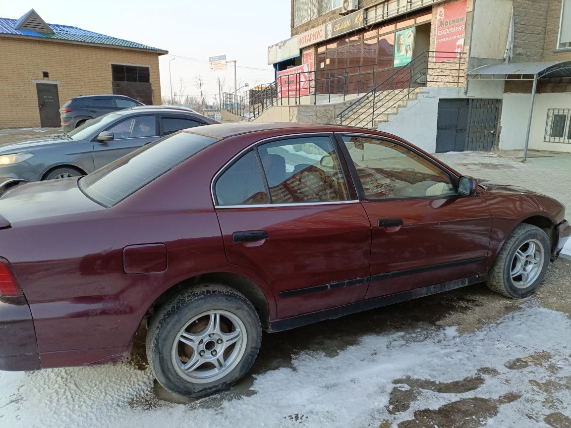 Автомобиль Митсубиси галант