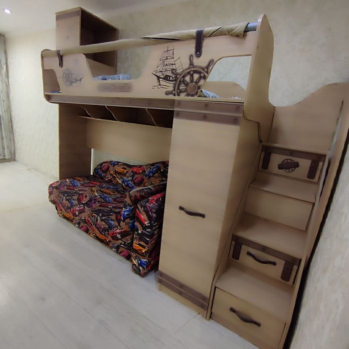 Детская кровать с мини диваном .