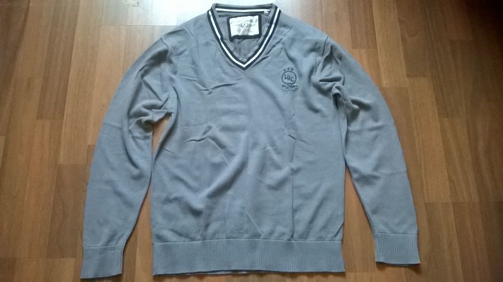 Vând bluza (de firma) toamna-iarna bărbăteasca mărimea M