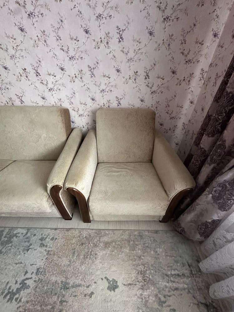 Продам Диван плюс два кресло