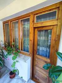 Дървена дограма с двойни прозорци и врати