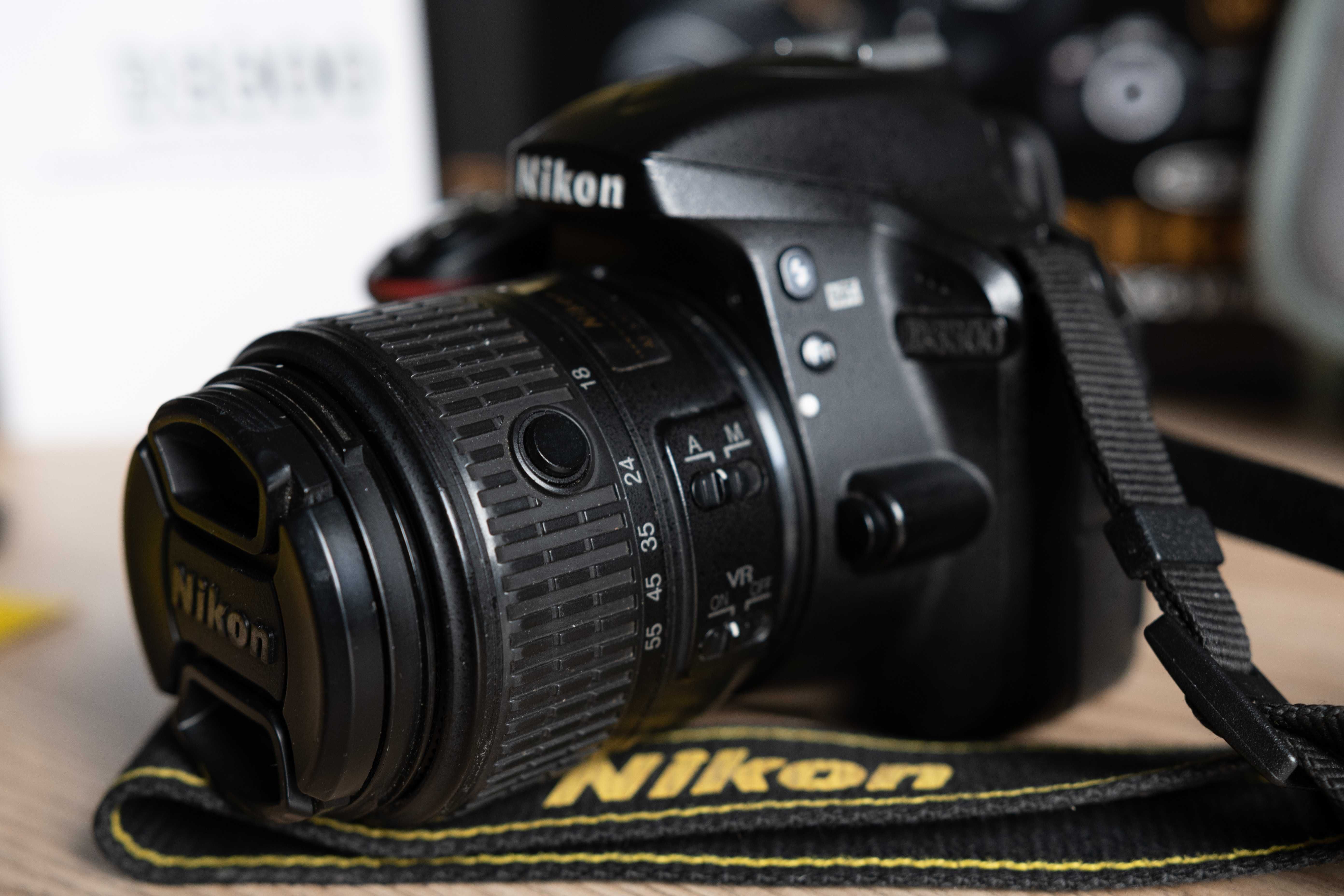 Фотоапарат Nikon D3300, AF-S Nikkor 18-55mm f/3.5-5.6G, с аксесоари