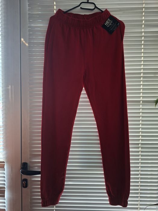 Нови дрехи с етикети на едро