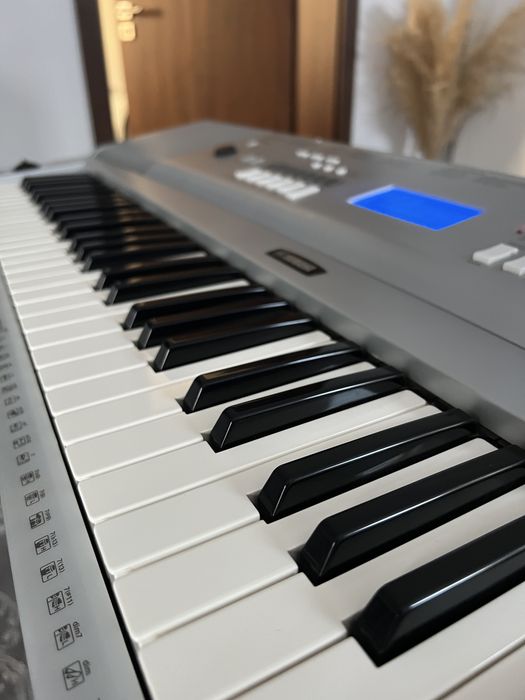 Pian digital Yamaha DGX220