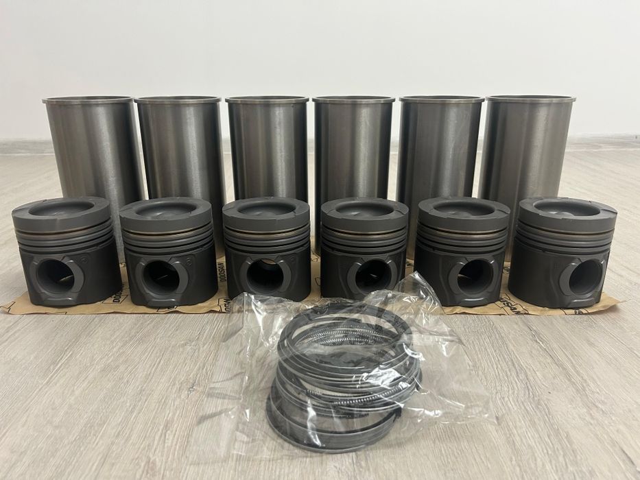 Поршневая группа от Doosan для дизельного двигателя DL08.