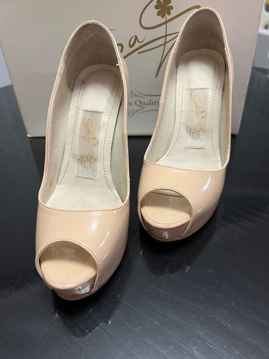 Обувки с висок ток