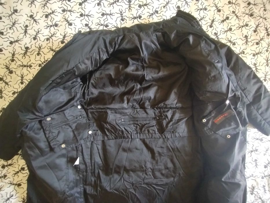 Дамско яке PRADA естествен пух размер 14 с прибираща се качулка