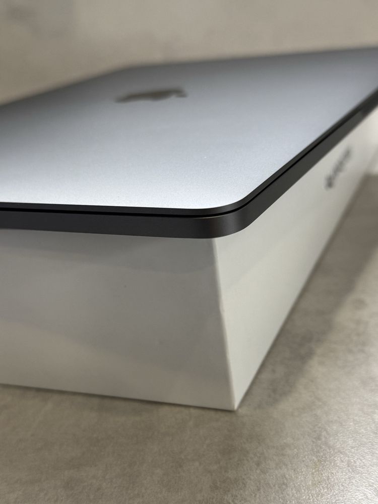 НОВ! MacBook Pro M2 13” 512SSD Space Gray