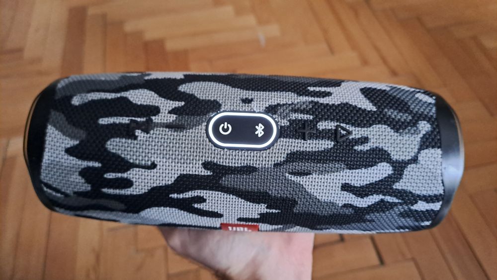 Оригинална колонка jbl charge 4